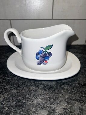 Corelle Coordinates RETIRED gravy boat FRUIT BASKET. EXCELLENT condition.